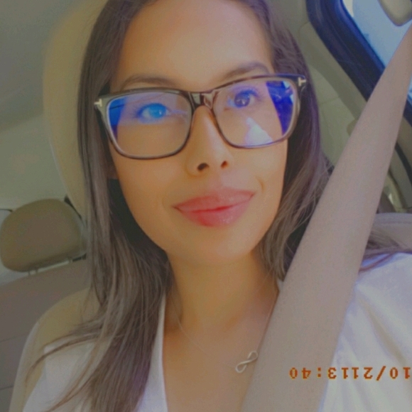 Meet your Posher, Cristal - Picture 1 of 1